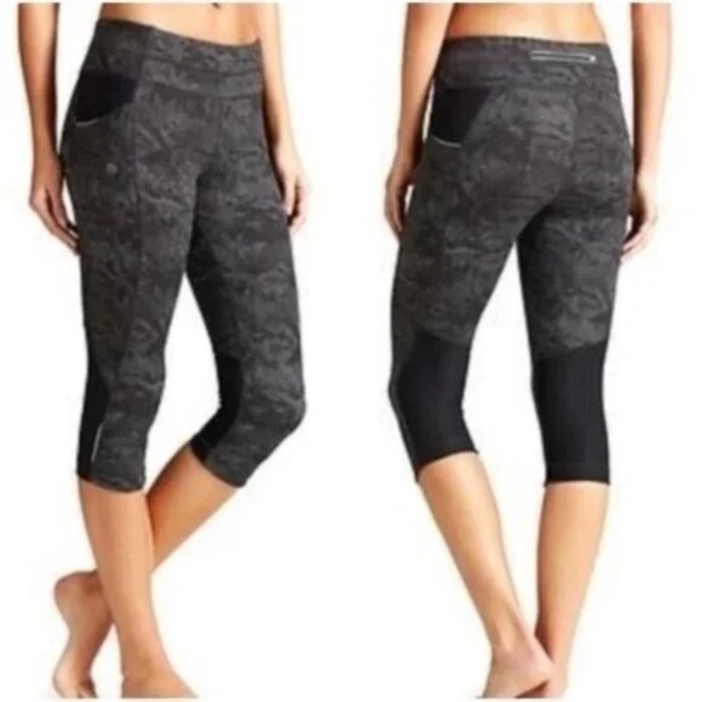 Athleta Maze Dot Be Free Knicker Capri Leggings XS Gray Crop Leggings